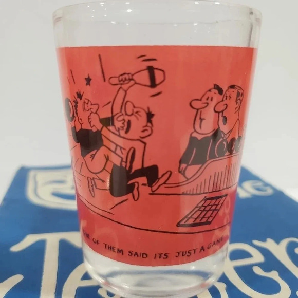 Vtg The Jesters Set of 4 Shot  Glasses. - Picture 8 of 10